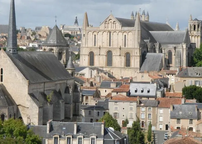 Proche Gare Et Centre-ville De Emplacement Ideal * 普瓦捷